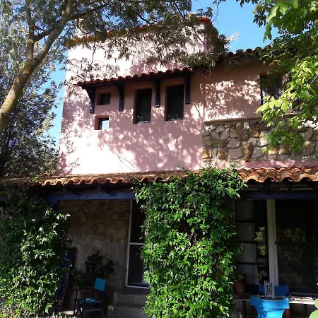 εξοχική βίλλα στο με κήπο 1 στρέμμα ,πάρκινγκ & Bbq