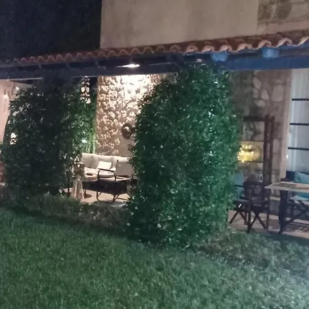 εξοχική βίλλα στο με κήπο 1 στρέμμα ,πάρκινγκ & Bbq 빌라 포씨디