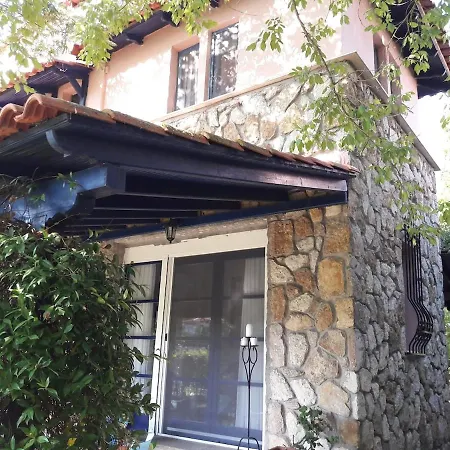 빌라 εξοχική βίλλα στο με κήπο 1 στρέμμα ,πάρκινγκ & Bbq *